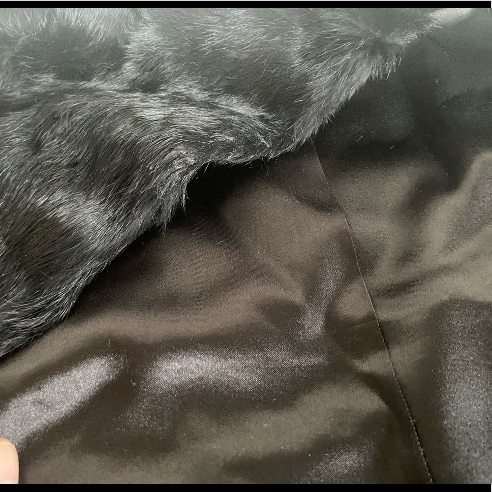 MICHAEL KORS BLACK RABBIT FUR VEST - Picture 5 of 5